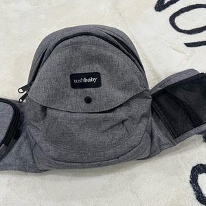 TushBaby carrier in Gray